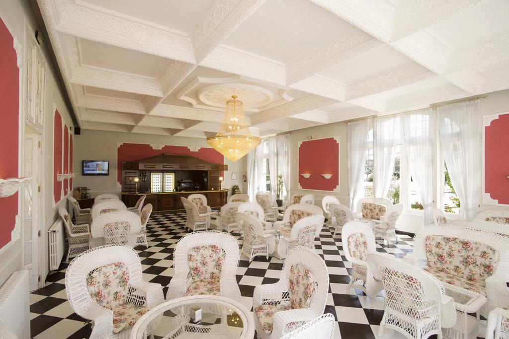 萨琳娜宫殿浴场酒店 麦迪纳·德尔·坎普 餐厅 照片